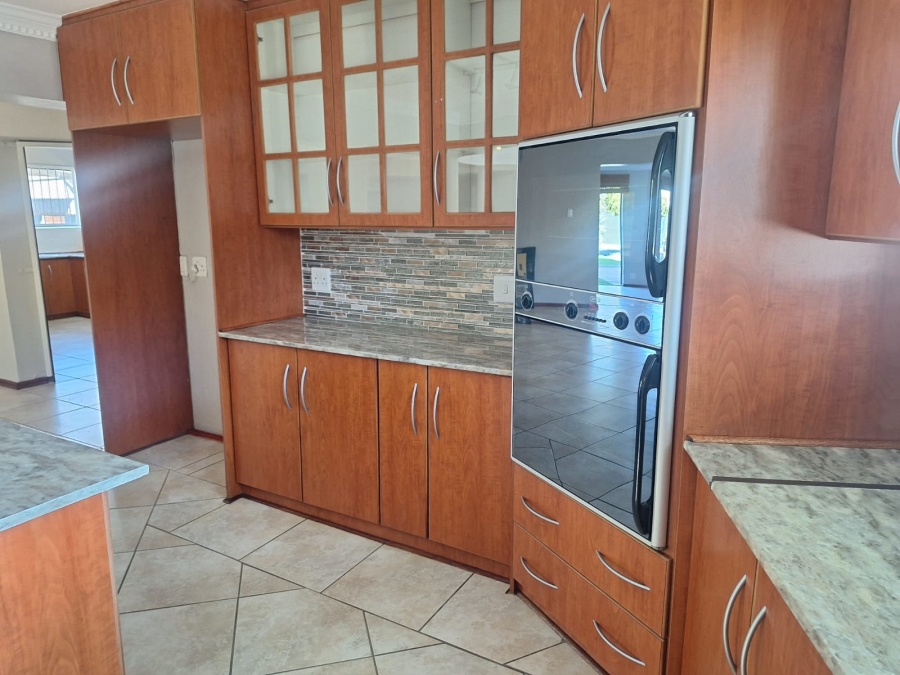 5 Bedroom Property for Sale in Roylglen Gardens Northern Cape